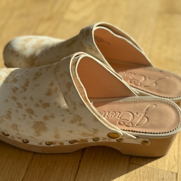 Women’s J. Crew Convertible-Strap Leather Clogs Natural Calf Hair Size 8 - Picture 5 of 7